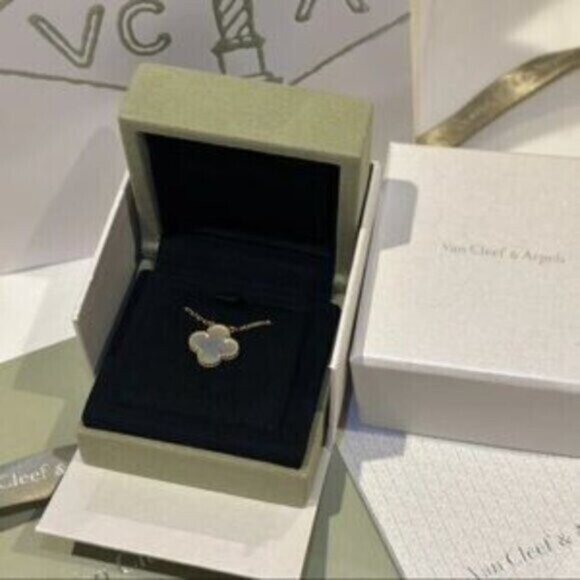 Van Cleef & Arpels 18K White Necklace - Picture 3 of 7